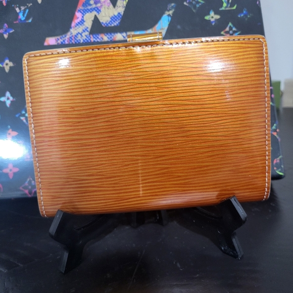 Louis Vuitton Cyber Epi Agenda PM Authentic - Picture 2 of 5